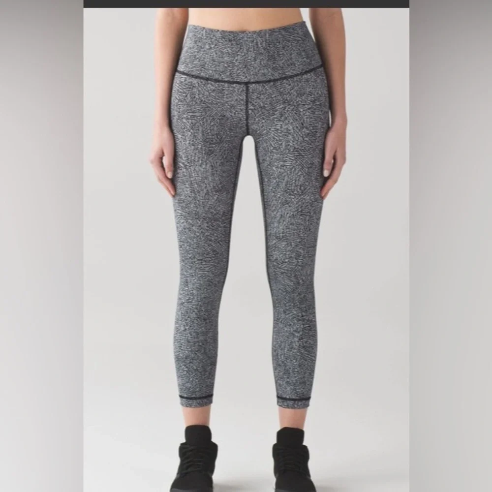 Lululemon High Times Black white leggings size 2